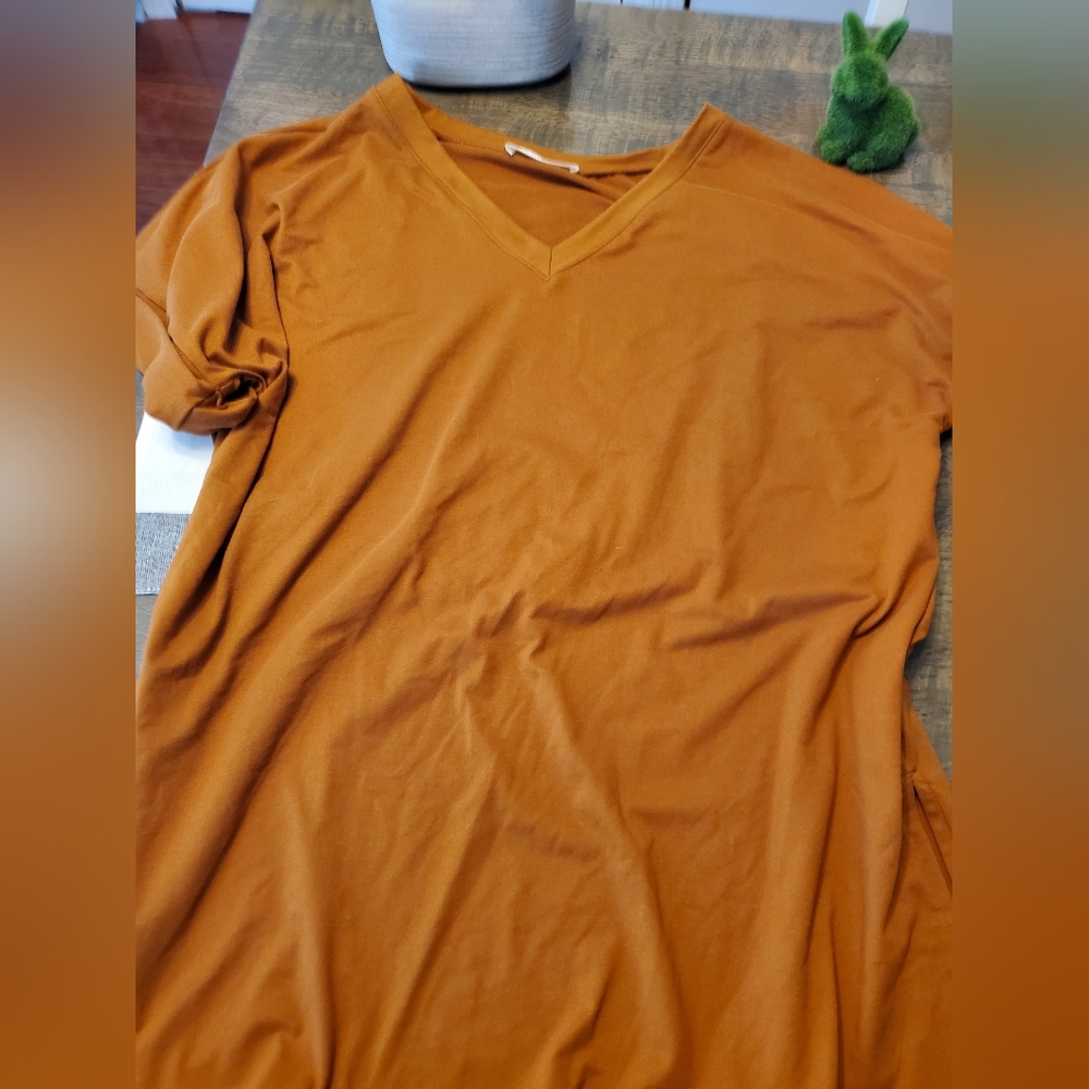 Zenana burnt orange top, Runs LARGE